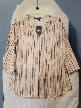 Women’s Light Pink Patterned V-Neck Blouse